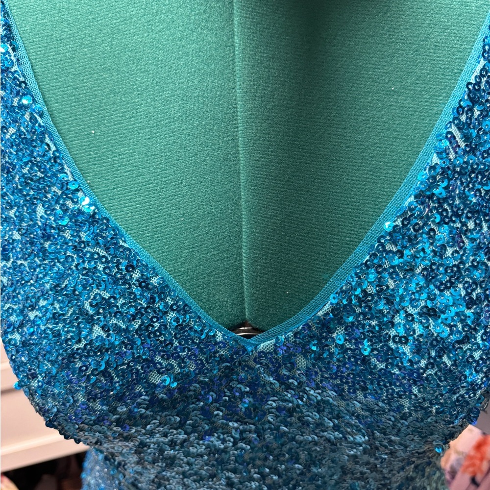 Dress - Picture 5 of 6